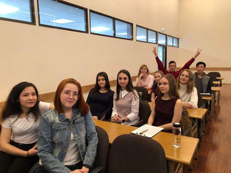 Студенты 1 курса кафедры экономики и управления представили свой проект на конкурсе в сфере молодежной политики ВГУЭС