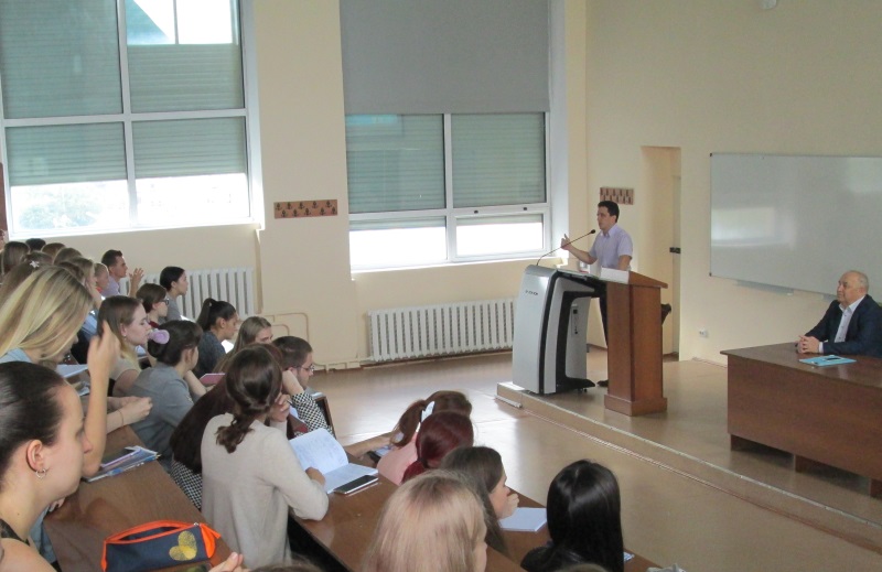 Студенты учатся у практиков: прошла встреча с представителем Сбербанка Александром Слезко