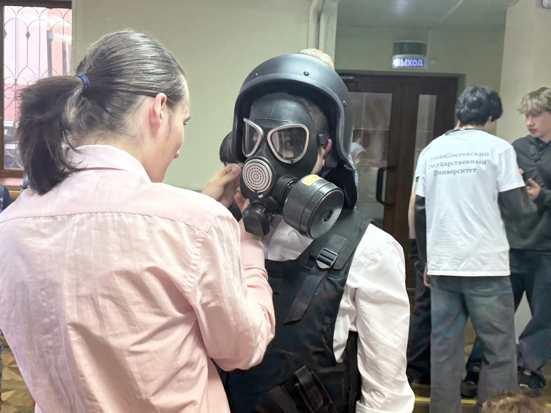В преддверии празднования Дня Победы студенты филиала ВВГУ в г. Находке  встретились с представителями Отдела вневедомственной охраны
