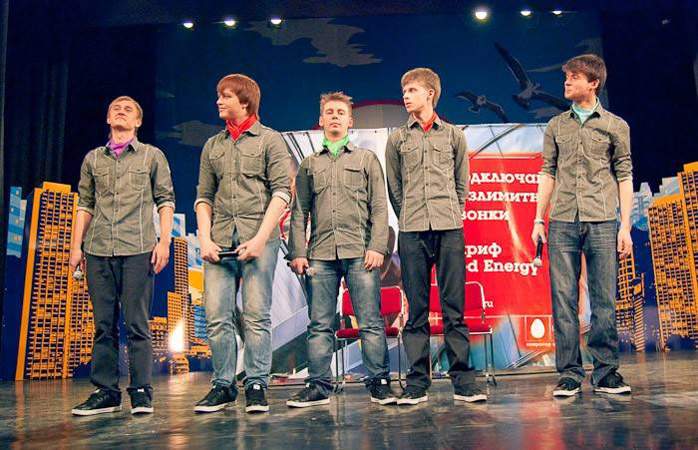 Две команды ВГУЭС вышли в четвертьфинал Дальневосточной Лиги КВН.