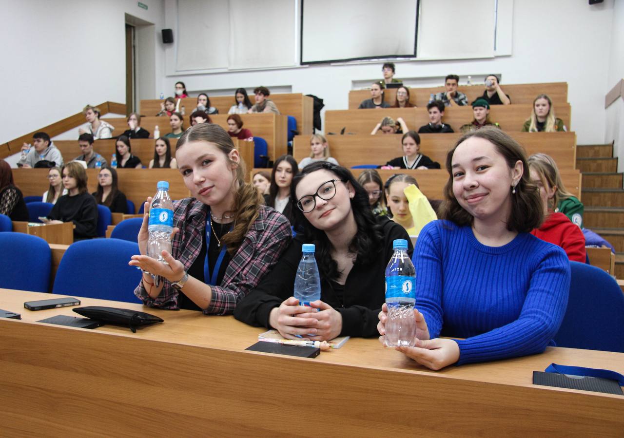 Штаб студенческих отрядов ВВГУ обучает кандидатов для вступления в РСО