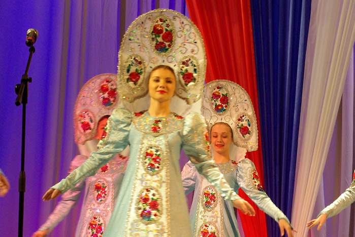 Студенты ВГУЭС поздравили ветеранов с Днем воинской славы России