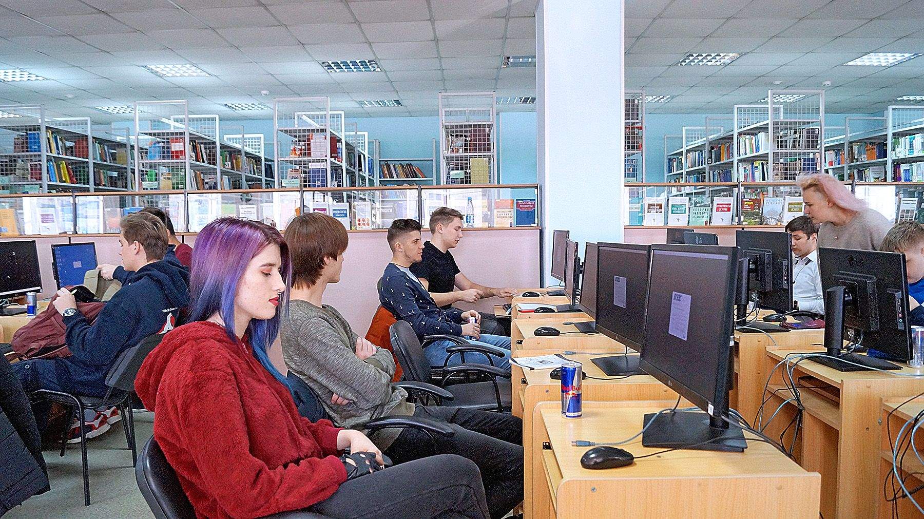 «Выходи решать»: студенты ВГУЭС написали физико-математическую контрольную