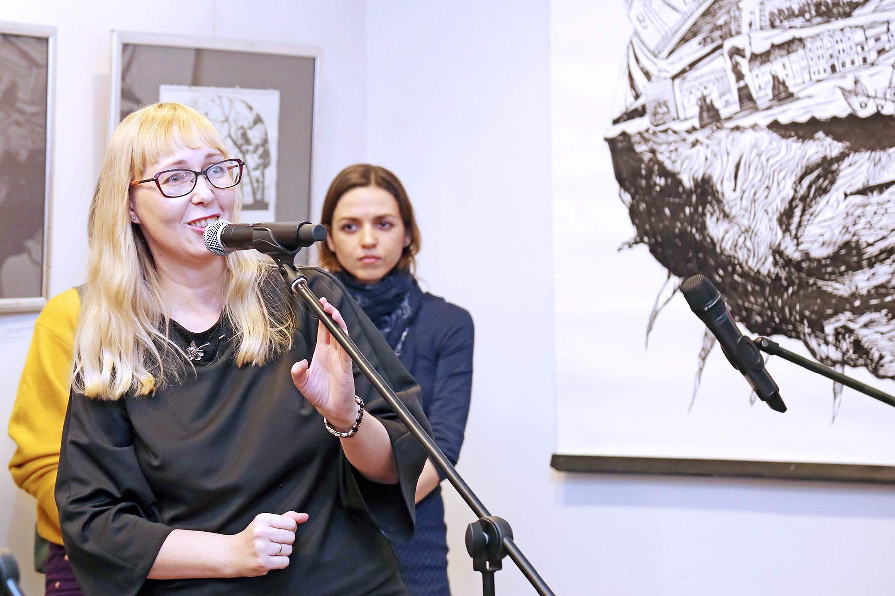 Линия — знак: в Музее ВГУЭС открылась выставка «Новая графика»